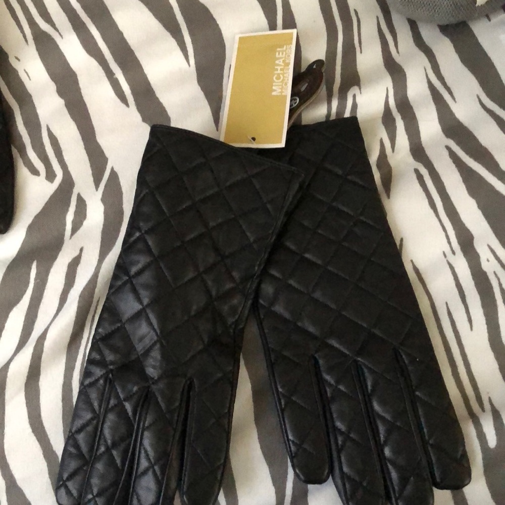 MK gloves